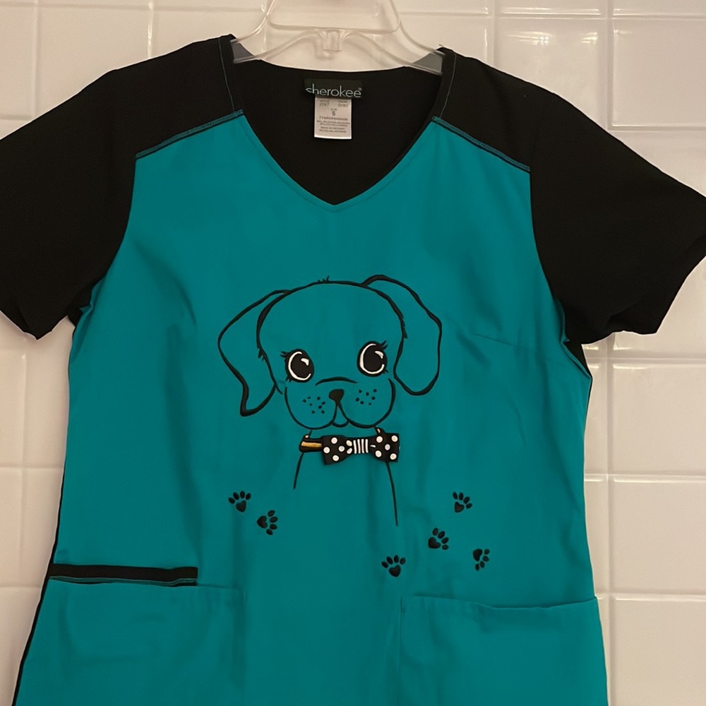 Cherokee unisex scrub shirt size S